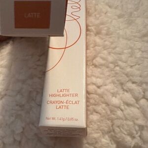 Chella. Latte Highlighter Crayon